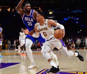 安卓版-最后一攻潦草收场！韦少被犯规？哈姆坚持不喊暂停