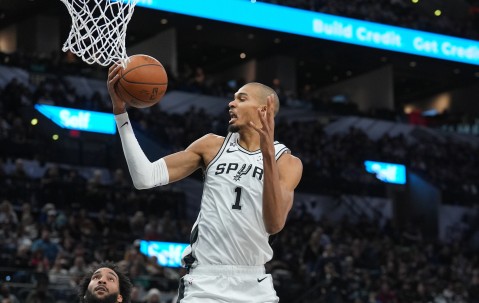 九游客户端-最后时刻铁血补扣！文班三分7投全失&amp;下半场10连铁 仅14分10板0帽