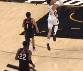 九游手机版-布克遭遇腿筋拉伤 复出时间或将影响季后赛格局