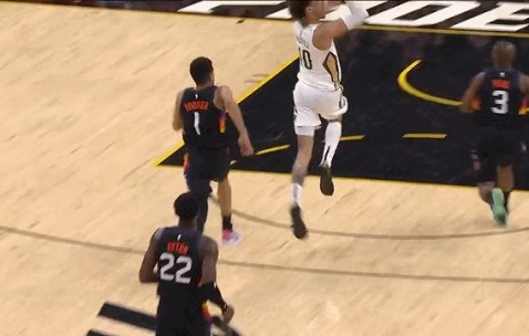 九游手机版-布克遭遇腿筋拉伤 复出时间或将影响季后赛格局