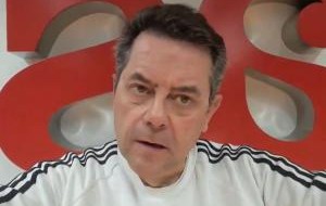 首个主场6000人！龙赛罗：巴萨豪赌诺坎普惨败，贪便宜往往代价大